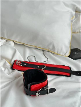 Хутряні браслети червоні з чорними вставками для рольових ігор AS1051/2 Ghazel фото - Luxbikini