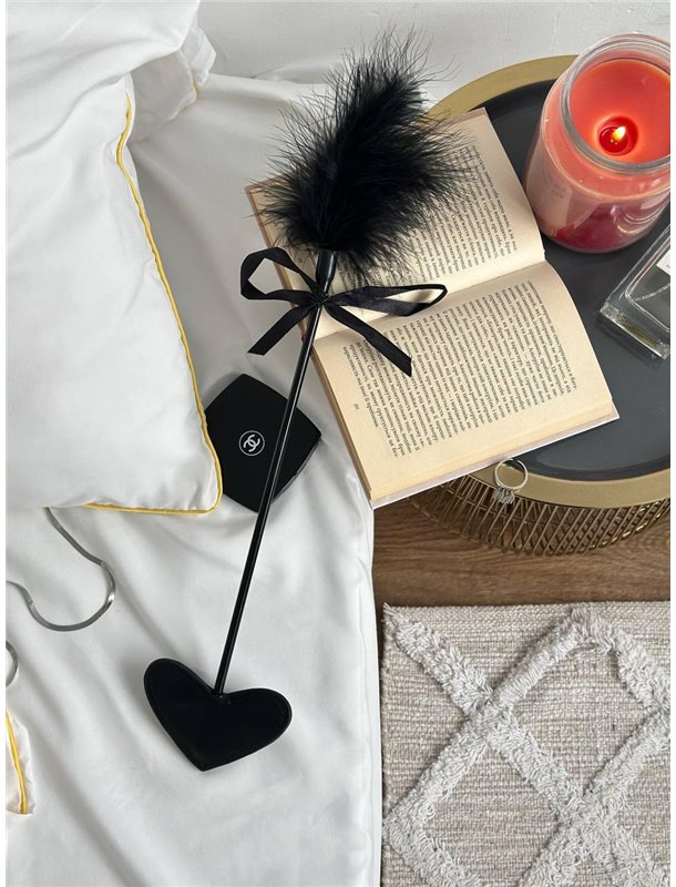 Флогер з чорним сердечком шкіряний