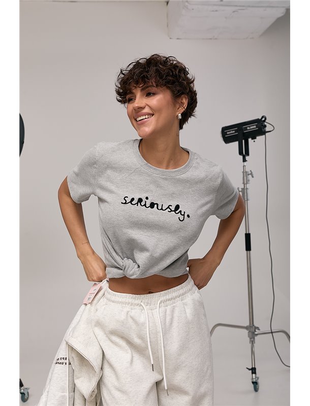 Однотонна футболка з вишитим написом - сірий цвет, ONE SIZE (є розміри) 70610  фото - Luxbikini